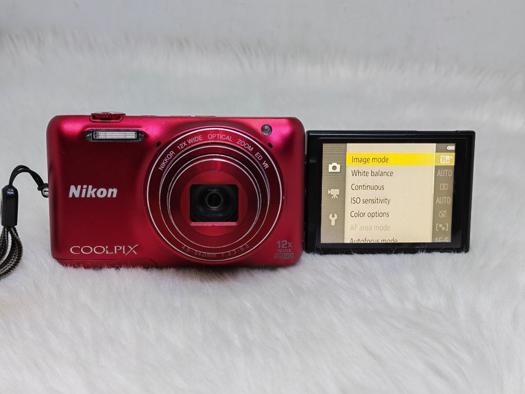 nikon coolpix s6600 (Category: Cameras) located in Manila. Submitted by ultimogizmos (Listing ID 1441836793, Image 3). Description: The Nikon Coolpix S6600 is a compact point-and-shoot camera known for its versatile 12x optical zoom and a fully articulating "flipping" LCD screen that makes it highly popular for selfies and vlogging. Key Features *16 megapixel BSI CMOS sensor *12x optical zoom lens (35mm equiv: 25-300mm) *Optical image stabilisati
