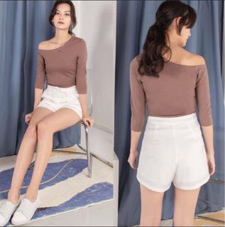 (Category: ) located in . Submitted by clothes.lover (Listing ID 1441842086, Image 1). Description: .