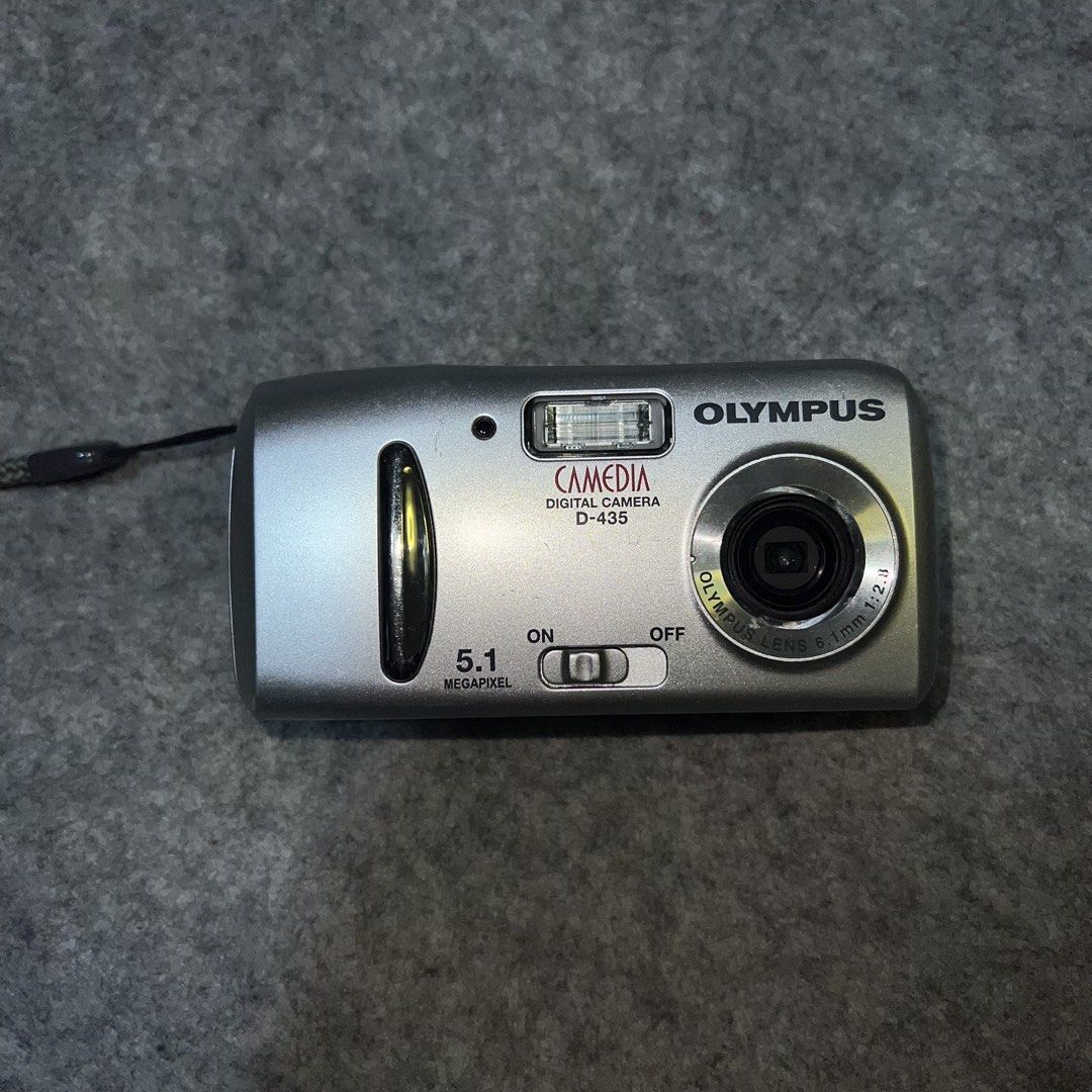 Olympus Camedia D-435 | C-180 Digital Camera Digicam Tested Silver (Category: Cameras) located in Koronadal. Submitted by 11popchingu (Listing ID 1441889121, Image 3). Description: Olympus Camedia D-435 Digital Camera 📸 5 MP 〰️ CCD sensor 〰️ 4x optical zoom 〰️ all buttons working 💗 One of my fav unit! Good especially when taking portrait/selfies. Clear output, 1st time I used this I thought the photo was taken with an iPhone ~ Body Cosmetics: 8