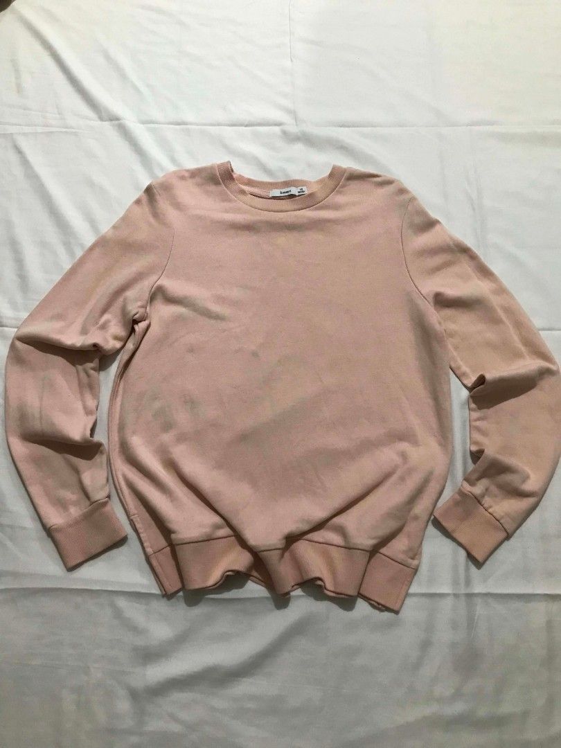 Bossini Cream Sweater (Category: Coats, Jackets and Outerwear) located in Cavite. Submitted by mainestreams (Listing ID 1440713750, Image 1). Description: ORIGINAL Bossini Cream Sweater Size S (XS on tag) Sign of usage.