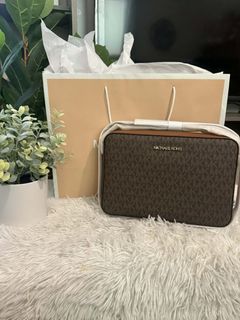 (Category: ) located in . Submitted by KL_Outfits (Listing ID 1441877638, Image 1). Description: .