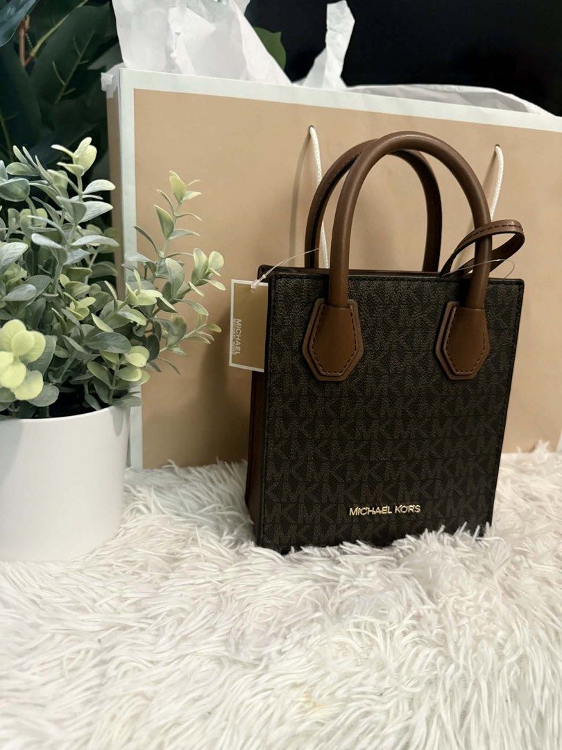 Original michael kors mercer xs (Category: Luxury Bags & Wallets) located in Taguig. Submitted by KL_Outfits (Listing ID 1441878106, Image 2). Description: Original MK US purchased Comes with paper bag .