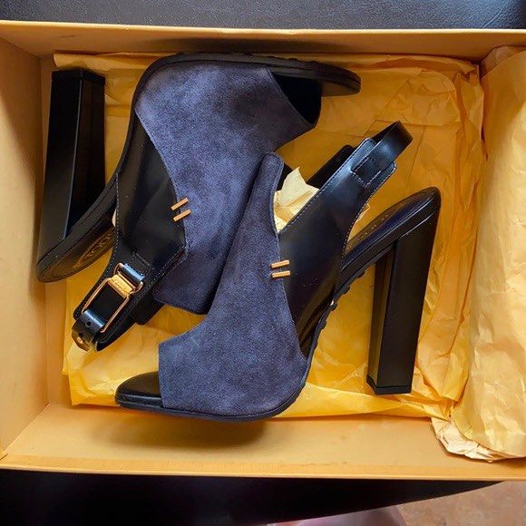 ORIGINAL TODS SANDALS (Category: Sneakers & Footwear) located in Manila. Submitted by prettystuff1008 (Listing ID 1441946967, Image 1). Description: New Issue broken box Size 39 Super sale from 42500.