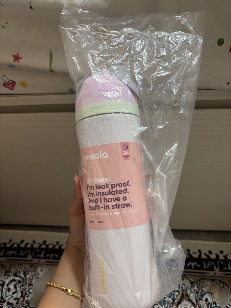 Owala FreeSip Insulated Water Bottle with Straw (Category: Water Bottles & Tumblers) located in Singapore. Submitted by apreloveitems (Listing ID 1441922838, Image 1). Description: - Owala FreeSip Water Bottle - Capacity: 24 oz (710 ml) - Color: Pink & Green - Features: Leak-proof, insulated, built-in straw - Condition: Brand new, packaging sealed - Ideal for: Hydration on the go.