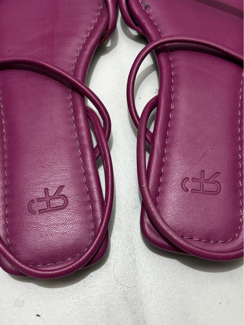 Parfois pink purple sandals (Category: Flats & Sandals) located in Quezon City. Submitted by Ma.Tind (Listing ID 1441923998, Image 2). Description: Parfois pink purple sandals brand new Size 37 Rfs - wrong size for me .