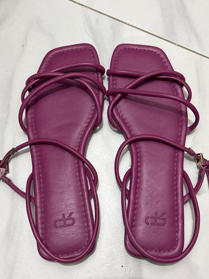 Parfois pink purple sandals (Category: Flats & Sandals) located in Quezon City. Submitted by Ma.Tind (Listing ID 1441923998, Image 1). Description: Parfois pink purple sandals brand new Size 37 Rfs - wrong size for me .
