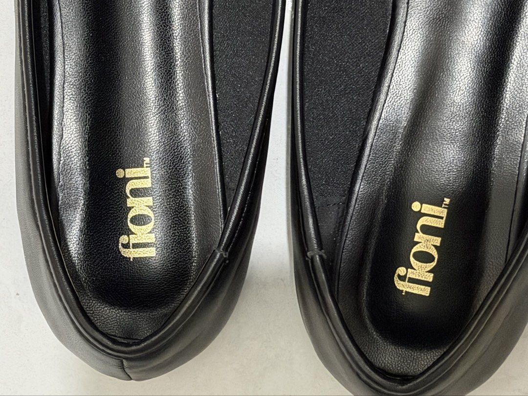 PAYLESS Fioni Lyla Sandals (Category: Flats & Sandals) located in Manila. Submitted by iconvee (Listing ID 1441909073, Image 3). Description: ⭕️ READ FIRST ⭕️ • size US 8 / EU 39 / UK 6 • used TWICE max! • orig price ~1,500-1800php. • almost no signs of usage. • used with care. • with BOX. • PM for more pics MOD: gcash/BDO. SHIP: lalamove/j&t. buyers cover fee. .