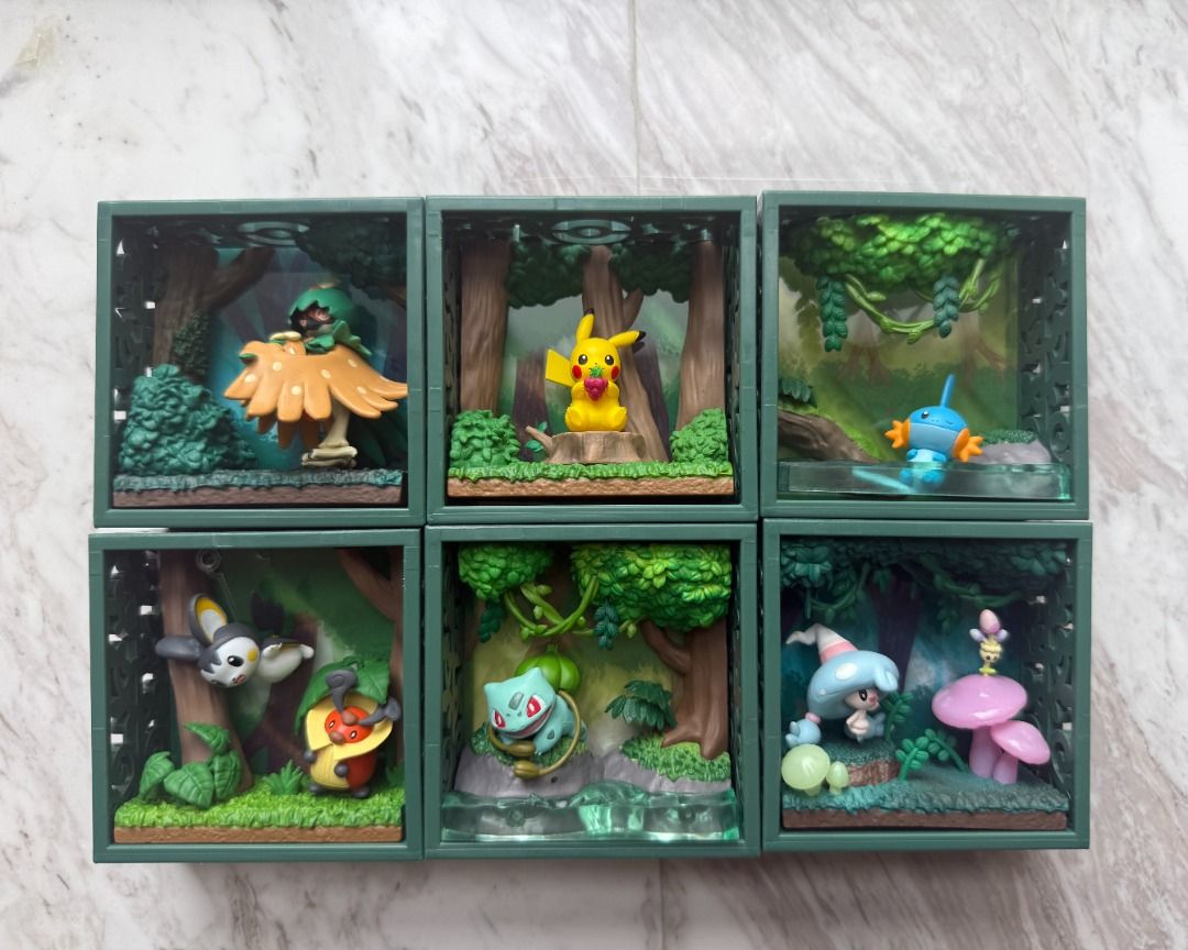 Pokémon Frame: Deep Green Forest （分類：手辦雕像）位於 Hong Kong。 由 kaaaarlll 提交（商品編號 1441928081，圖片 1）。簡介： Selling a complete set of 6 Pokemon forest diorama figures. Includes Pikachu, Bulbasaur, Mudkip, and others. Each figure is in its own detailed forest scene cube. Great for collectors or Pokemon fans. These are really cute and well-made.。