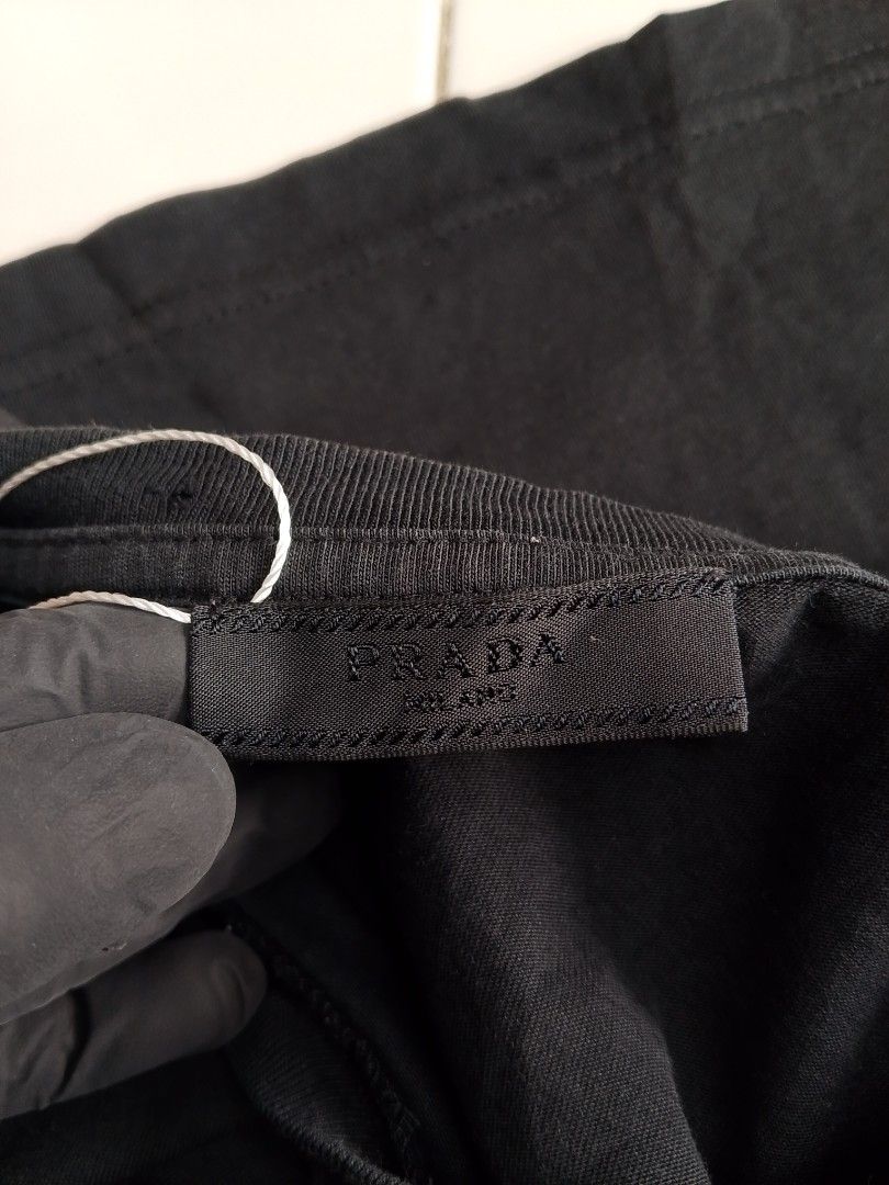 Prada Milano T-Shirt Black (Category: Tshirts & Polo Shirts ) located in Bambang. Submitted by kate_zian (Listing ID 1441806238, Image 3). Description: Width: 19 Length: 26 Size on tag: 30 Color Rate: 9.8/10 Condition: 9.5/10 Issue: check photos above (sleeve part).