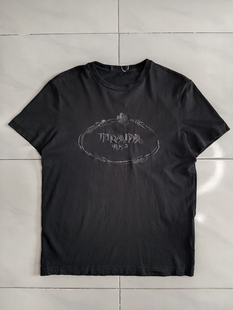 Prada Milano T-Shirt Black (Category: Tshirts & Polo Shirts ) located in Bambang. Submitted by kate_zian (Listing ID 1441806238, Image 1). Description: Width: 19 Length: 26 Size on tag: 30 Color Rate: 9.8/10 Condition: 9.5/10 Issue: check photos above (sleeve part).