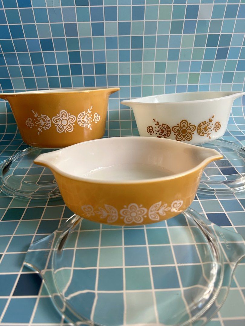 Pyrex Butterfly Gold casserole set.473103250469038089
