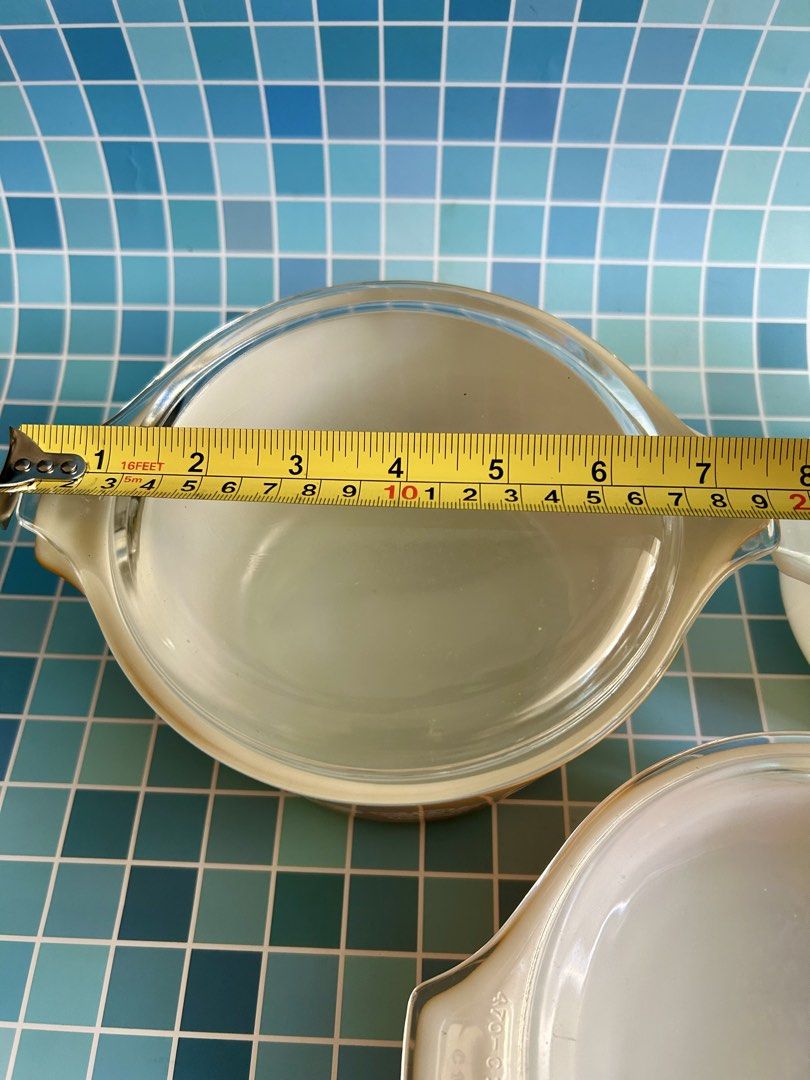 Pyrex Butterfly Gold casserole set.473103250469038085