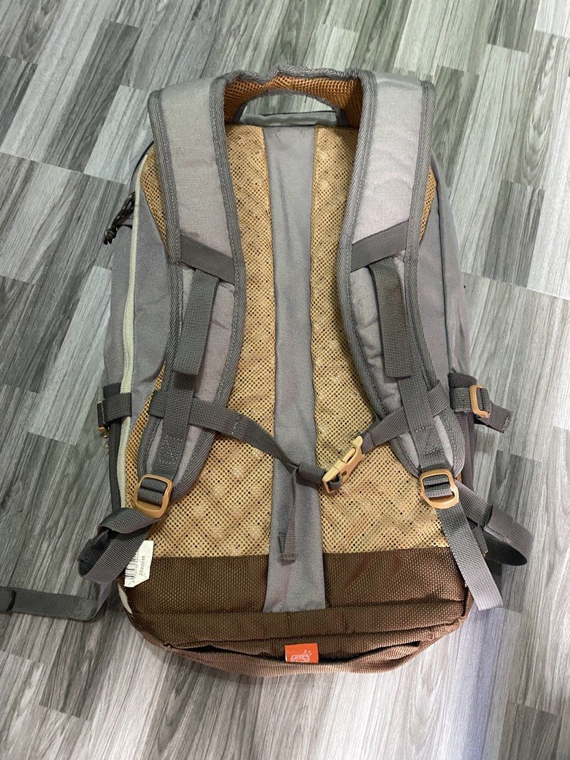QUECHUA BACKPACK GRAY BROWN BEIGE TRAVEL BAG 20L NH500 (Category: Backpacks) located in Antipolo. Submitted by marcoandpaolomerchandise (Listing ID 1441783074, Image 2). Description: QUECHUA GRAY / BROWN / BEIGE Backpack 🎒 20L NH500 Like New Condition Malinis ang Loob SA labas need ng konting wash Naalikabukan lang sa storage Grabe ang Materials nito Ang Ganda ng Quality PWEDE pang work or Pang Travel Ang ganda din ng Combination ng Color Unisex