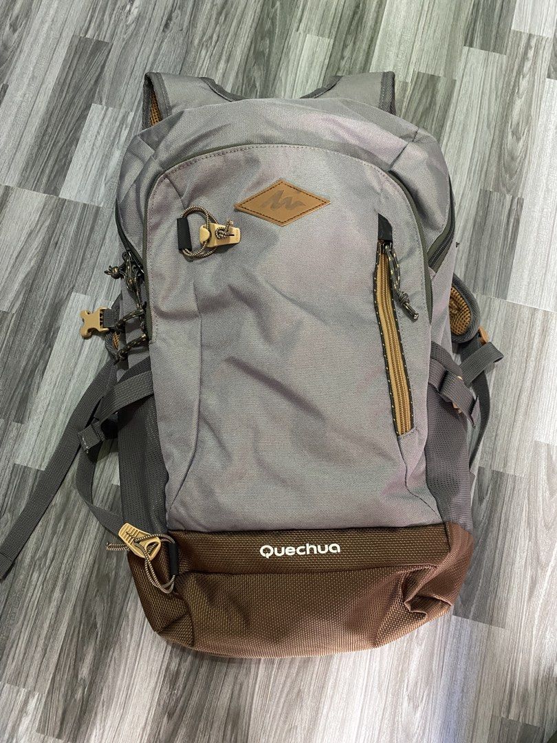 QUECHUA BACKPACK GRAY BROWN BEIGE TRAVEL BAG 20L NH500 (Category: Backpacks) located in Antipolo. Submitted by marcoandpaolomerchandise (Listing ID 1441783074, Image 1). Description: QUECHUA GRAY / BROWN / BEIGE Backpack 🎒 20L NH500 Like New Condition Malinis ang Loob SA labas need ng konting wash Naalikabukan lang sa storage Grabe ang Materials nito Ang Ganda ng Quality PWEDE pang work or Pang Travel Ang ganda din ng Combination ng Color Unisex