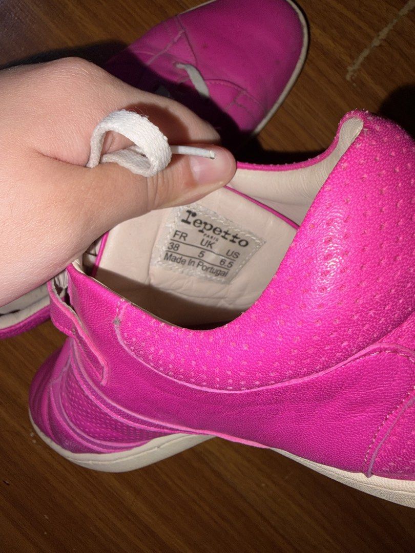 Repetto Pink Sneakers (Category: Sneakers) located in Quezon City. Submitted by rjsjsgs (Listing ID 1441906945, Image 2). Description: .