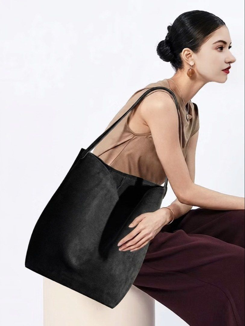 Retro Black Suede Tote Bag Like New (Category: Tote Bags) located in Cebu City. Submitted by katepatt (Listing ID 1441931867, Image 2). Description: Rfs: Too much bags, used twice.