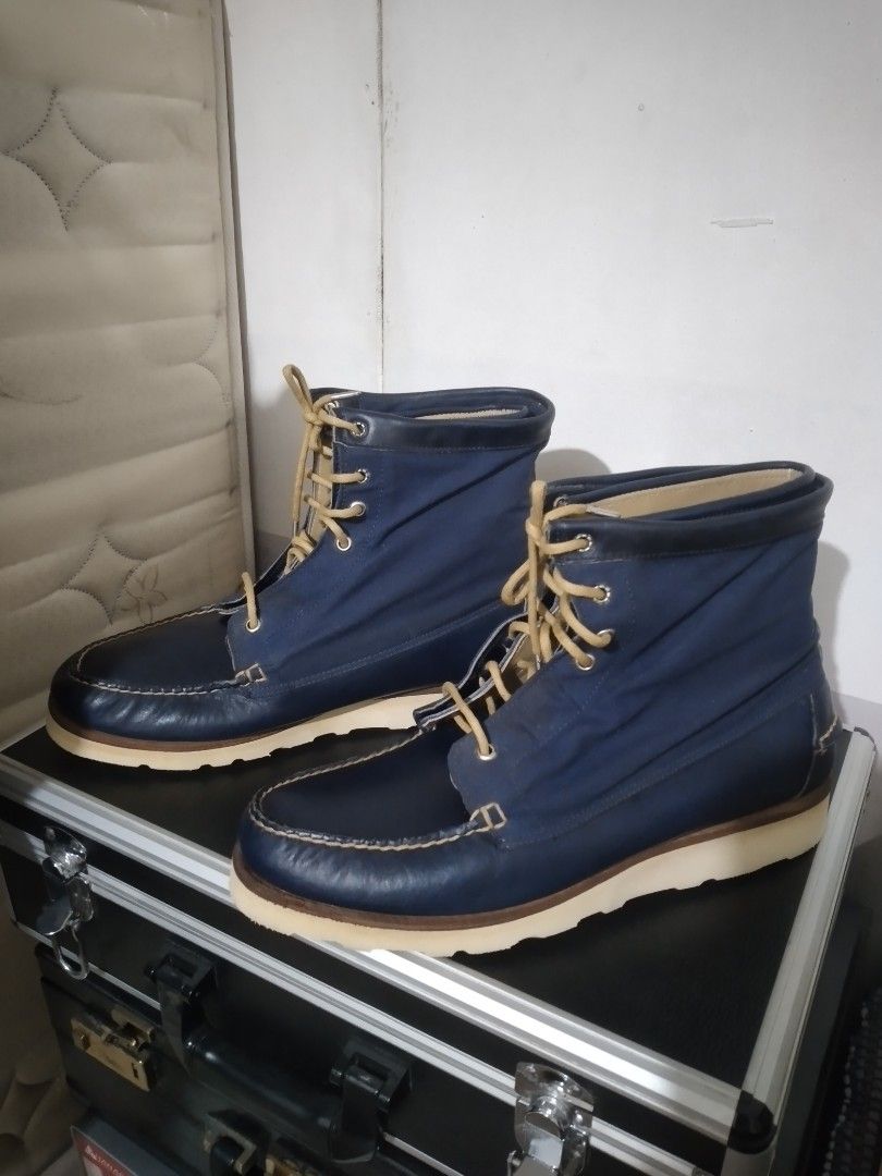 Vane X Sebago- Navy Blue Boots -US 11 (Category: Boots) located in Pasig City. Submitted by aecollection03 (Listing ID 1441893017, Image 2). Description: - Navy blue leather/Canvas high-top boots - Lace-up closure - Comfortable Vibram sole - Perfect for field or casual wear.