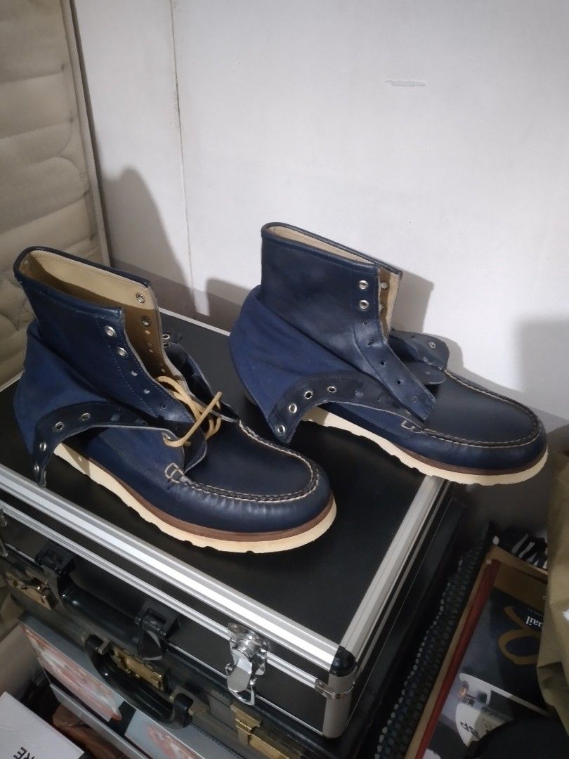 Vane X Sebago- Navy Blue Boots -US 11 (Category: Boots) located in Pasig City. Submitted by aecollection03 (Listing ID 1441893017, Image 3). Description: - Navy blue leather/Canvas high-top boots - Lace-up closure - Comfortable Vibram sole - Perfect for field or casual wear.
