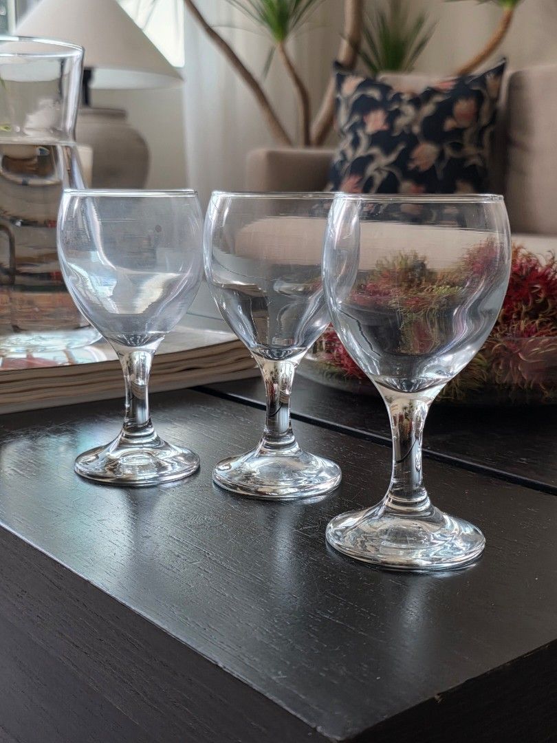 Set of 3 Clear drink glasses