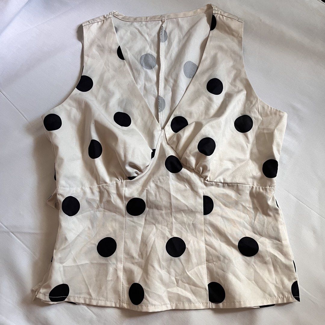 shein polka top (Category: Blouses) located in Mandaluyong City. Submitted by everythingnice__ (Listing ID 1441914167, Image 1). Description: used a few times only !! size S but also fits M super pretty!!! high quality lalamove onlyy.