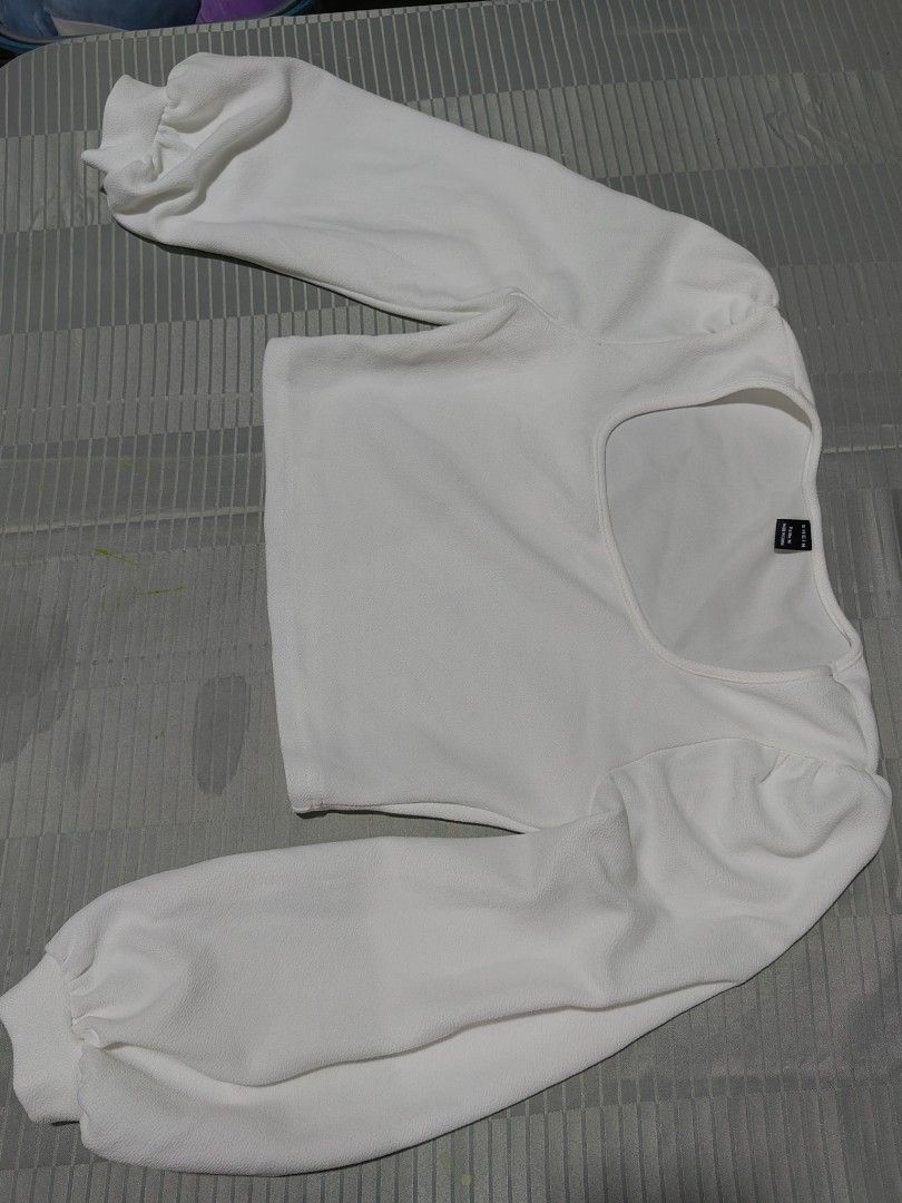 SHEIN White Square Neck Puff Sleeve Crop Top (Category: Blouses) located in Tagaytay City. Submitted by mrskai (Listing ID 1441946486, Image 1). Description: - White crop top from SHEIN - Features a chic square neckline - Trendy puff sleeves with elasticated cuffs - Fabric has a subtle texture - Versatile for casual outings or dressing up RFS: Decluttering.