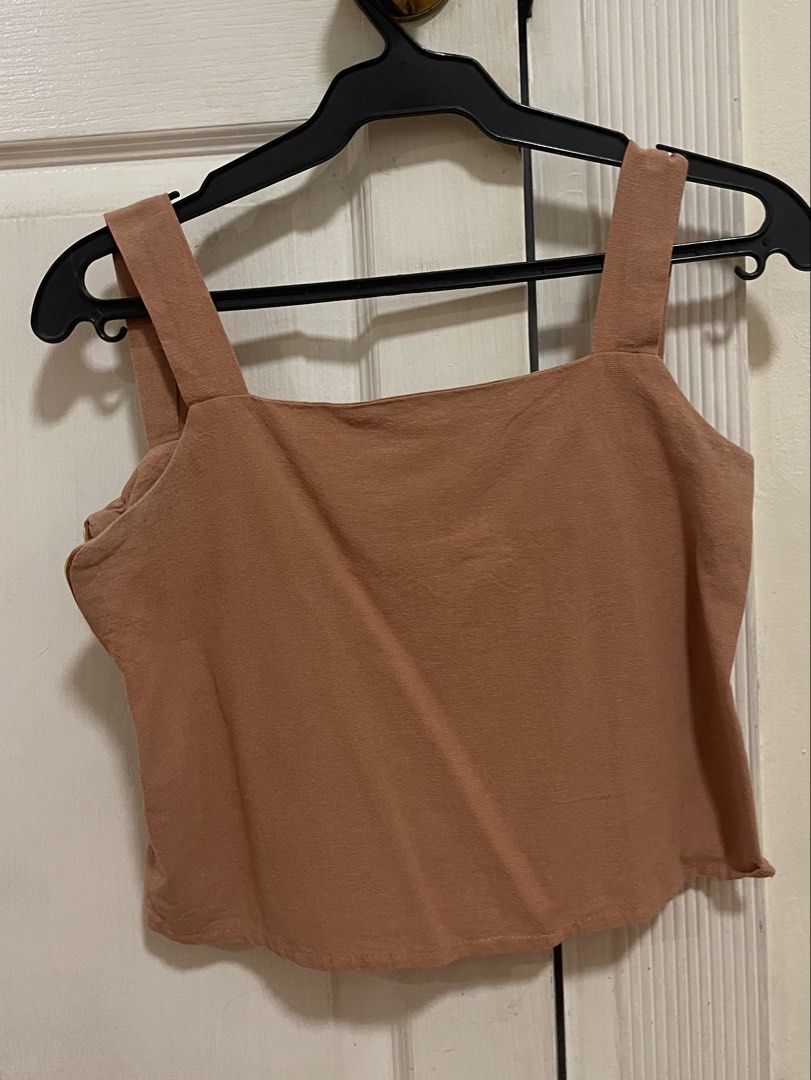 Shop Florice Linen Top (Category: Others Tops) located in Quezon City. Submitted by d.archives (Listing ID 1441788291, Image 3). Description: xs-m.