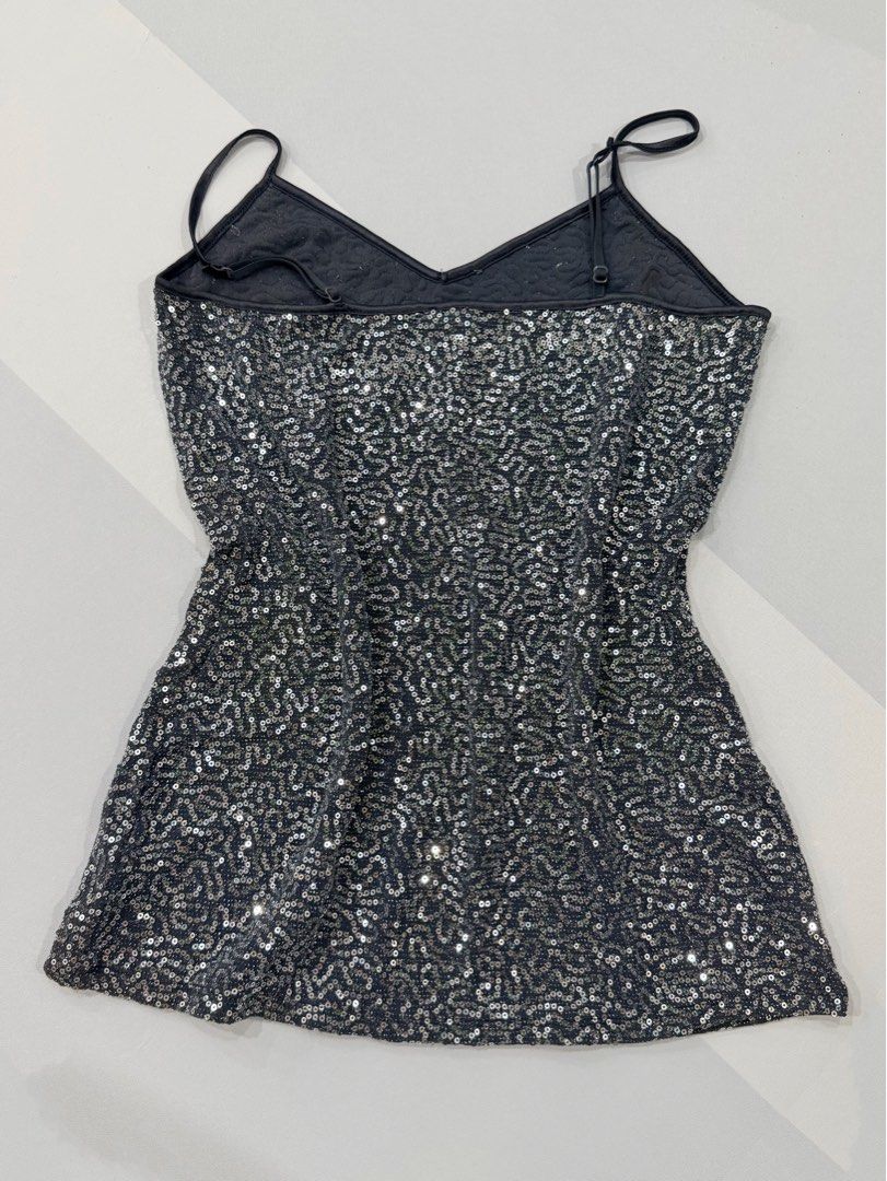 Sparkly Sequin Cami Top (Category: Sleeveless) located in Manila. Submitted by closetbychristina (Listing ID 1441897201, Image 2). Description: - Very sparkly sequin cami top ✨ - Adjustable straps and V-neckline - perfect for parties or nights out!! 🪩 - Stunning under lights - Comfortable to wear.