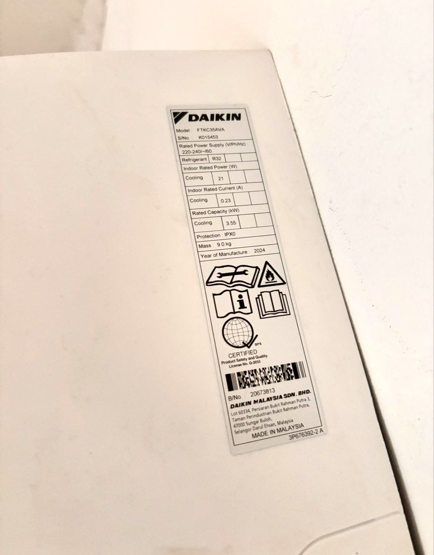 [RUSH] Split aircon - Daikin Queen 1.5hp Full DC inverter (Category: Air Conditioning and Heating) located in Quezon City. Submitted by declutternami (Listing ID 1441967810, Image 3). Description: [RUSH SALE] [ Moving out sale] Daikin Queen model ftkc35ava - Used for only 1 year - recently deep cleaned worth 3000 - full dc inverter split type Free - L square - pvc pipe - Circuit breaker Nakakabit pa sa wall. Direct owner Rfs: Hindi pwede sa condo