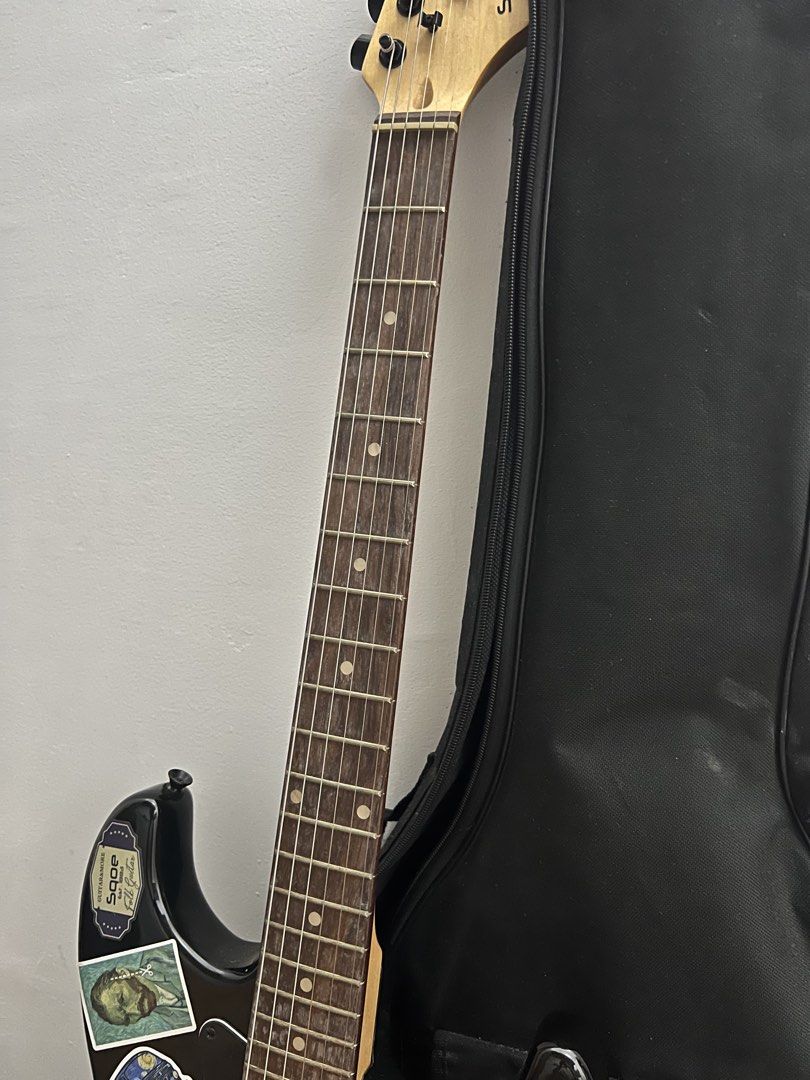 Sqoe Stratocaster Electric Guitar (Category: Musical Instruments) located in Angeles City. Submitted by bella_earth (Listing ID 1441830544, Image 3). Description: Sqoe Stratocaster Electric Guitar 🎸 Lady owned Excellent condition, makinis at walang gasgas. Fully functional, maayos ang tunog at playability. Well-maintained and ready to use. RFS: Not being used anymore. Slightly negotiable PM for more details and photos. .