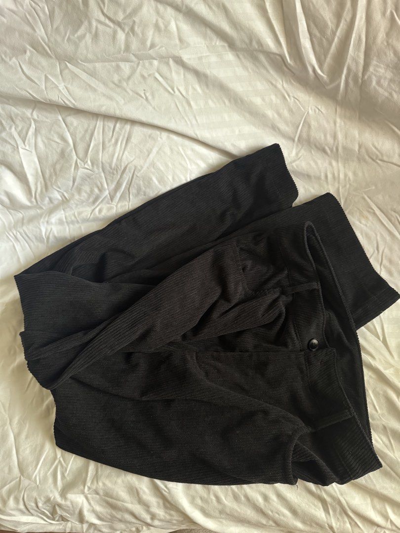 TAKE ALL Mantou Olive Green Cargo Pants (Category: Jeans) located in Pasig City. Submitted by ena__ (Listing ID 1441786152, Image 3). Description: Take all Pants used only once or twice.