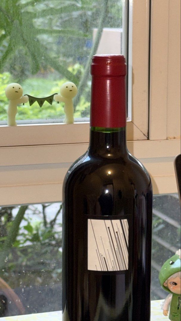 T’Spot Wine Bordeaux 2018 (Category: Water Bottles & Tumblers) located in Quezon City. Submitted by pusanikwonjiyong (Listing ID 1441952804, Image 2). Description: - Full bottle of red wine - Never opened Rfs: in need of funds.