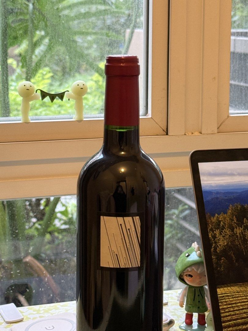 T’Spot Wine Bordeaux 2018 (Category: Water Bottles & Tumblers) located in Quezon City. Submitted by pusanikwonjiyong (Listing ID 1441952804, Image 1). Description: - Full bottle of red wine - Never opened Rfs: in need of funds.