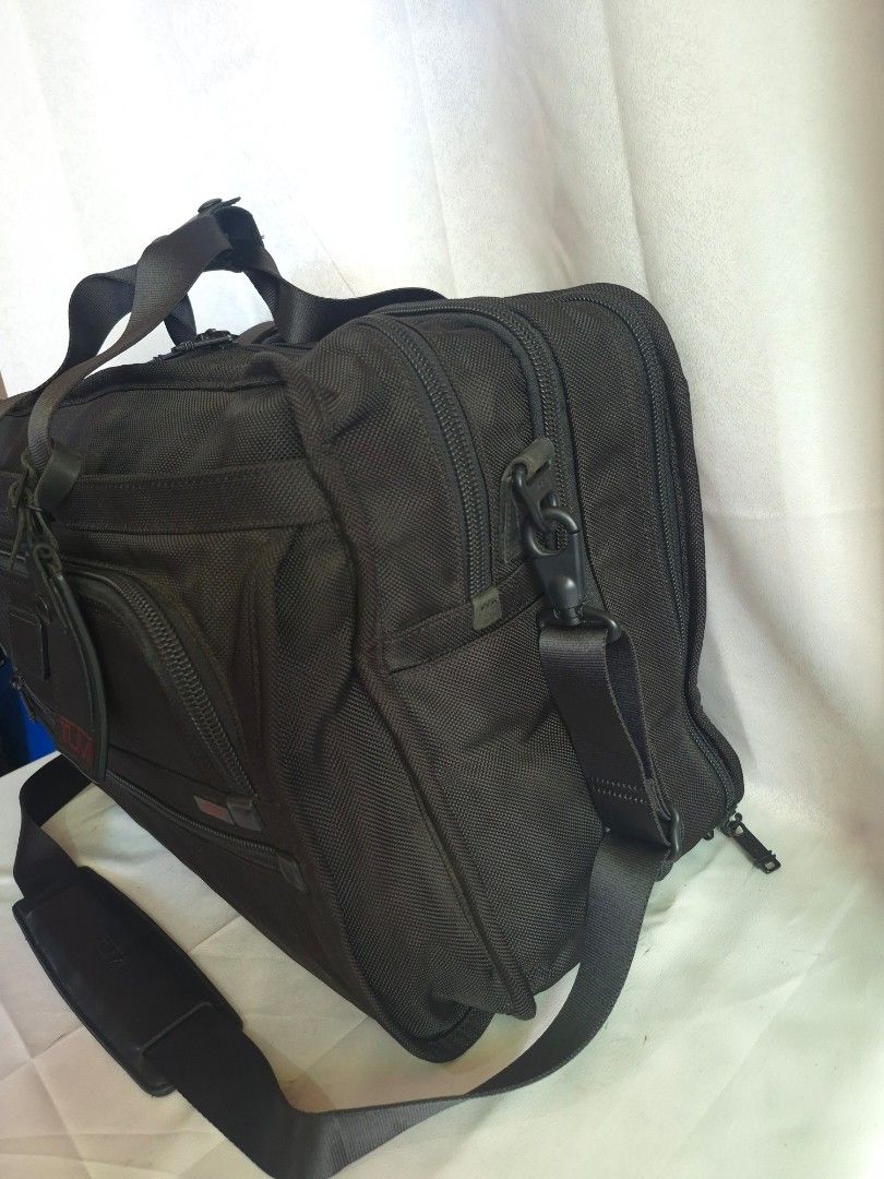 Tumi Alpha Series ...travel bag (Category: Briefcases) located in Davao. Submitted by bae214214 (Listing ID 1441807596, Image 3). Description: Ptpa Salamat admin Tumi Alpha Series Carry On expandable Luggage "22121DH" Dimension Approx: 20 x 13 x 8 inches Excellent color and condition very minimal sign of usage malinis at maganda ang bag No issue ‼️ Price: 9,500 .