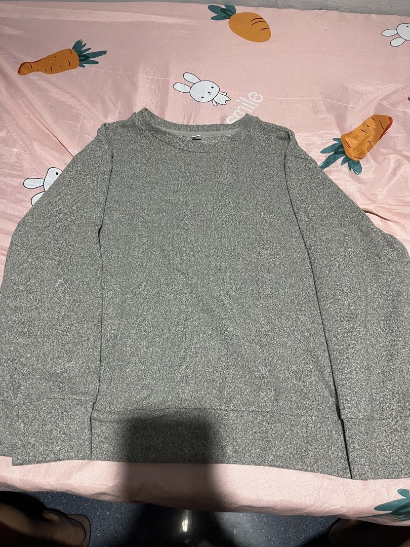 Uniqlo Grey Heathered Sweatshirt (Category: Coats, Jackets and Outerwear) located in Manila. Submitted by hi_abbd (Listing ID 1441950880, Image 1). Description: - Uniqlo Grey Heathered Sweatshirt - Size: S - Style: Crew neck, long sleeves - Features: Comfortable, casual, great for everyday wear - Origin: Made in China.