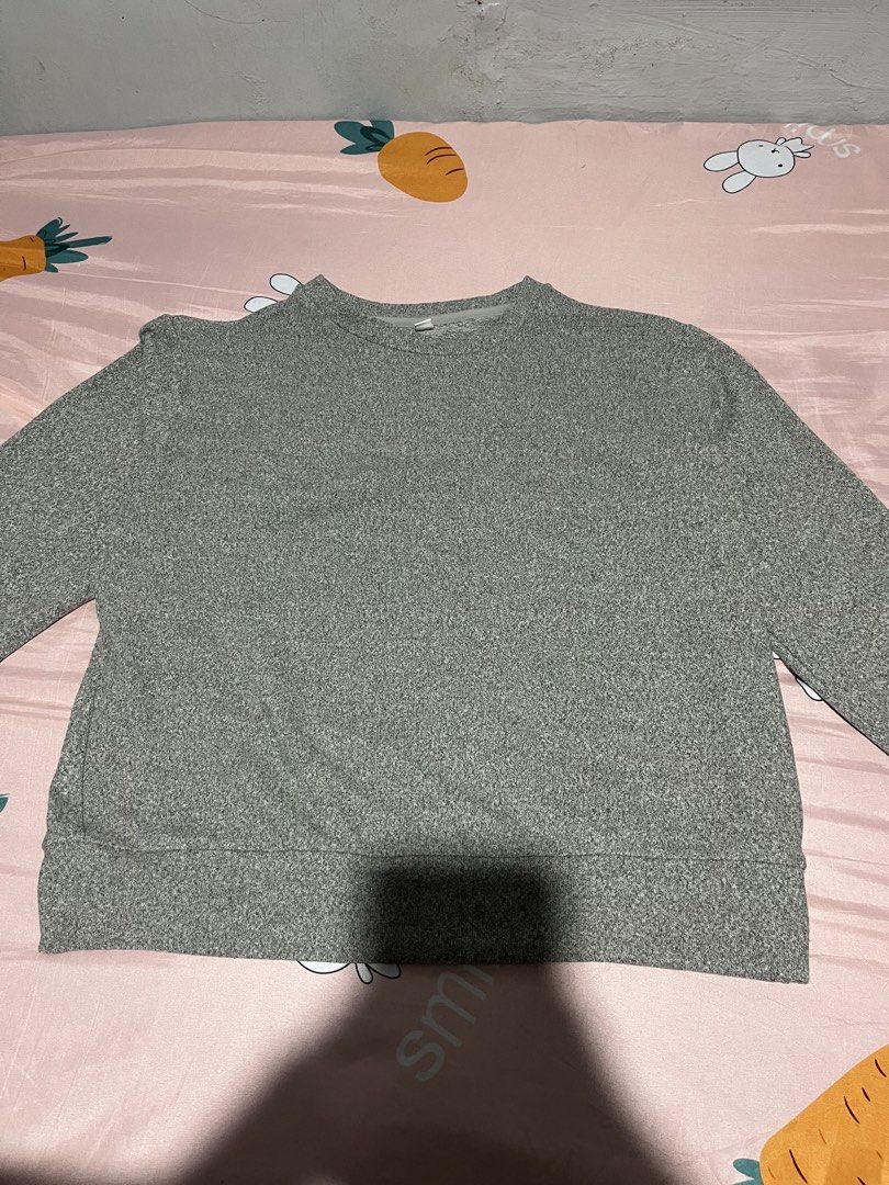 Uniqlo Grey Heathered Sweatshirt (Category: Coats, Jackets and Outerwear) located in Manila. Submitted by hi_abbd (Listing ID 1441950880, Image 2). Description: - Uniqlo Grey Heathered Sweatshirt - Size: S - Style: Crew neck, long sleeves - Features: Comfortable, casual, great for everyday wear - Origin: Made in China.