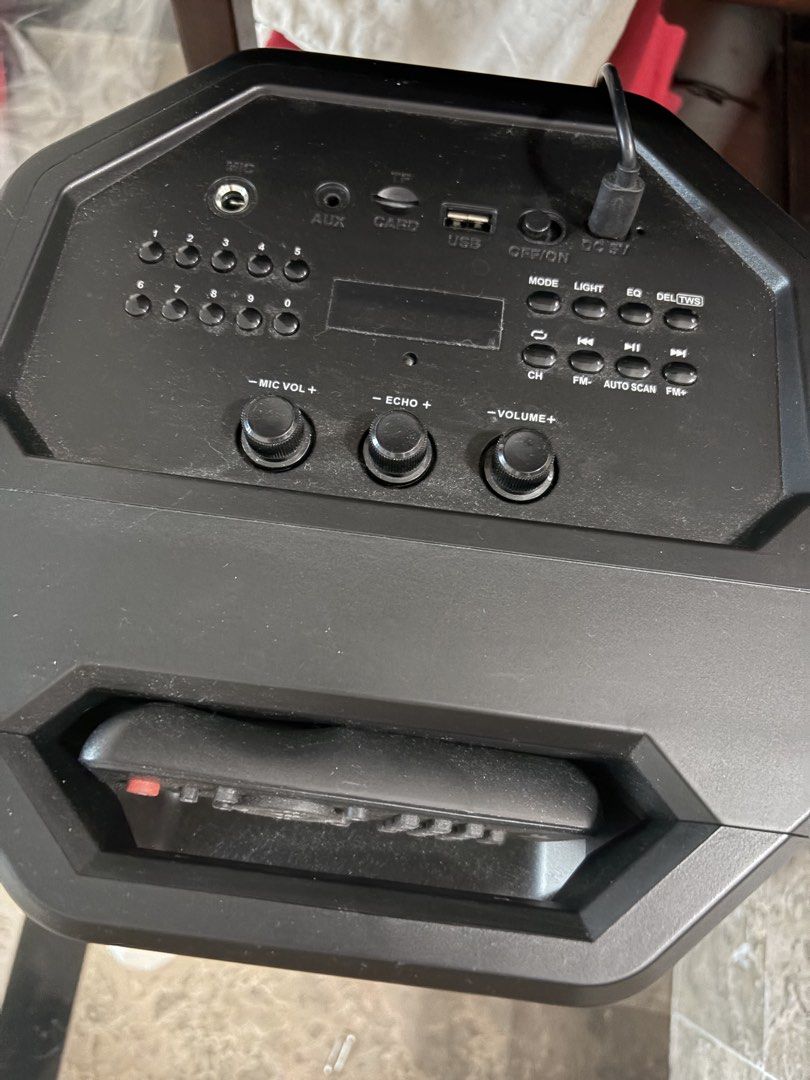 VF Portable Speaker with Wireless Microphone472966919347261441