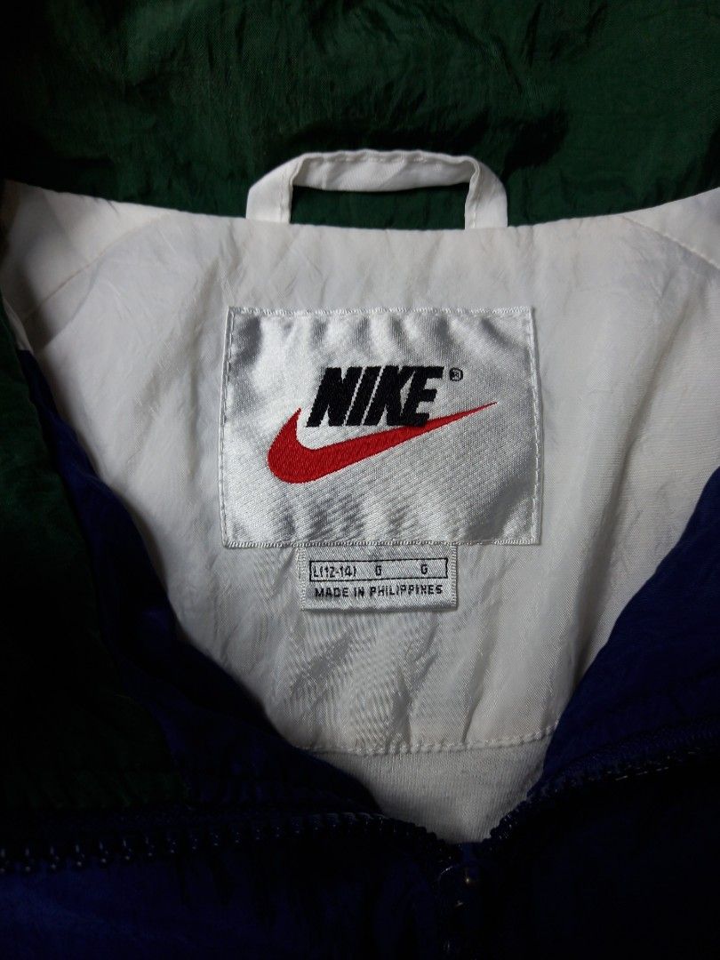 vintage 90s Nike windbreaker (Category: Coats, Jackets and Outerwear) located in Manila. Submitted by thirdy. (Listing ID 1441903298, Image 3). Description: -Made best offer na lng po sa interested salamat po -Youth size L on tag (12-14) -Dimes (26 X 30) -Very good condition.