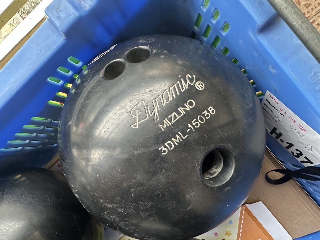 Vintage bowling ball - Japan (Category: Billiards and Bowling) located in Rodriguez. Submitted by pwestoonlinestore (Listing ID 1441893046, Image 2). Description: Take all 1500 pesos.