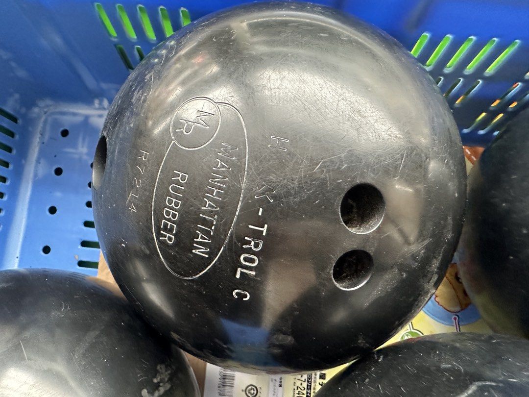 Vintage bowling ball - Japan (Category: Billiards and Bowling) located in Rodriguez. Submitted by pwestoonlinestore (Listing ID 1441893046, Image 3). Description: Take all 1500 pesos.
