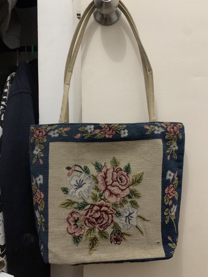 Vintage Flower Tote Bag (Category: Tote Bags) located in Manila. Submitted by retrojsthrift (Listing ID 1441918361, Image 1). Description: NOT THRIFTED / pm for more info.