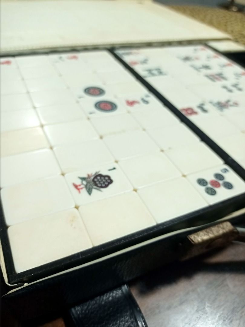 VINTAGE GENUINE IVORY MAHJONG SET (Category: Board Games & Puzzles) located in Mandaluyong City. Submitted by adriandelacruz3840 (Listing ID 1441820385, Image 2). Description: Vintage Genuine Ivory Mahjong Set (100% Complete) For sale: Vintage mahjong set made of genuine ivory. Very well-preserved, clean, and in excellent vintage condition. Perfect for collectors or actual use. Product Details: Material: Genuine ivory tiles (with natural grain an