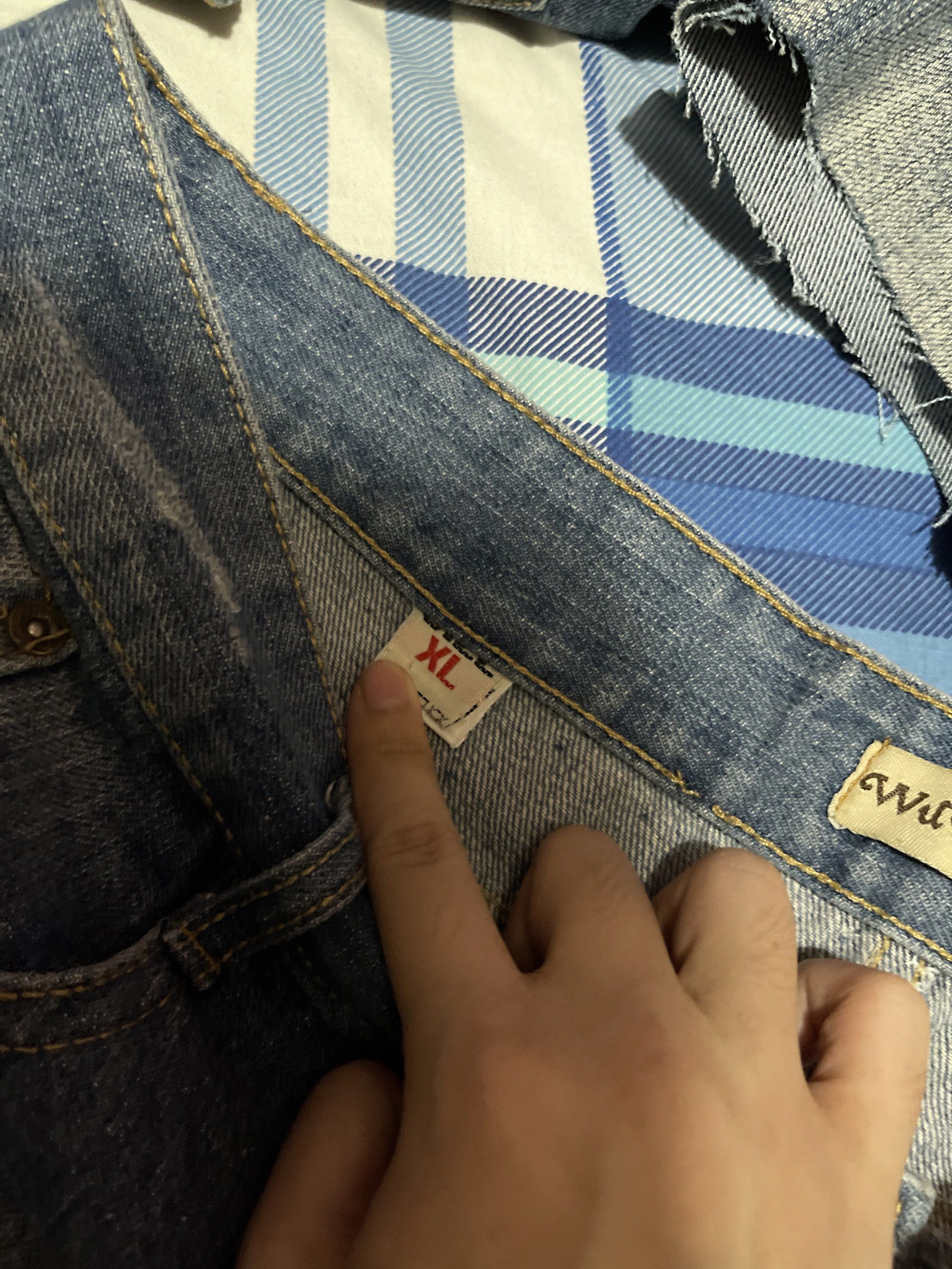 WENSON Denim Shorts XL Blue Cuffed (Category: Shorts) located in Quezon City. Submitted by rish40 (Listing ID 1441823219, Image 3). Description: - Brand: WENSON - Size: XL - Color: Blue denim - Style: Cuffed hem shorts low waist - Features: Embroidered back pockets, classic denim look - Condition: Good, pre-loved.