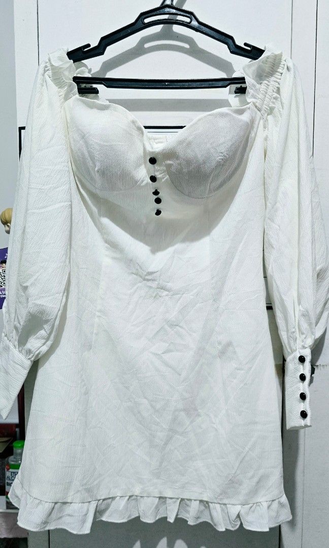 White dress (offshie) (Category: Dresses) located in Abucay. Submitted by dds.md (Listing ID 1441894531, Image 1). Description: decluttering! manila area MOP: CASHG MOD: LALAMOVE PM ME FOR MORE INFO!.