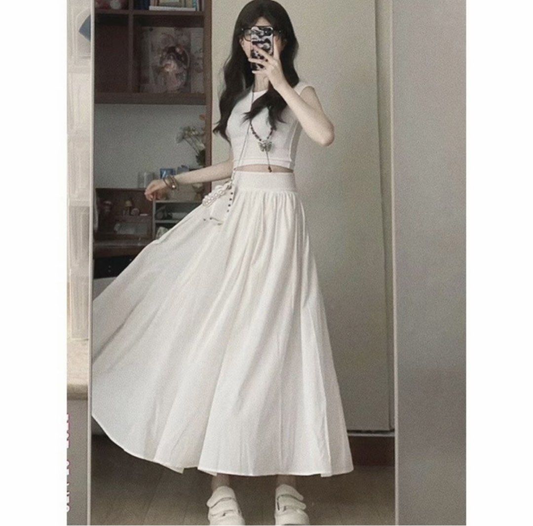 White Skirt (Category: Skirts) located in Temerloh. Submitted by prelovedbyatashaaa (Listing ID 1441921413, Image 1). Description: size S-L boleh pakai. pm for more picture.