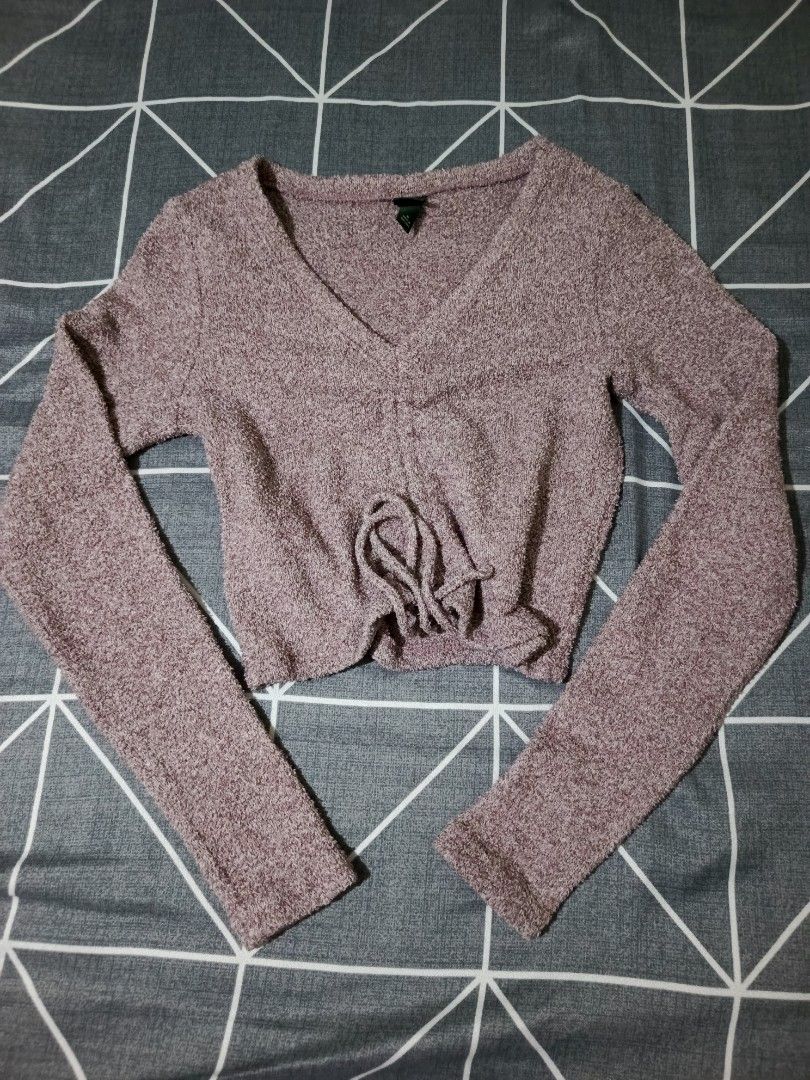 Wild Fable Mauve Chenille Drawstring V-Neck Crop Top (Category: Blouses) located in Marikina City. Submitted by kitchay143 (Listing ID 1441942111, Image 1). Description: - Brand: Wild Fable - Style: Mauve Chenille Crop Top - Features: Long sleeves, V-neckline - Detail: Adjustable drawstring at front hem.