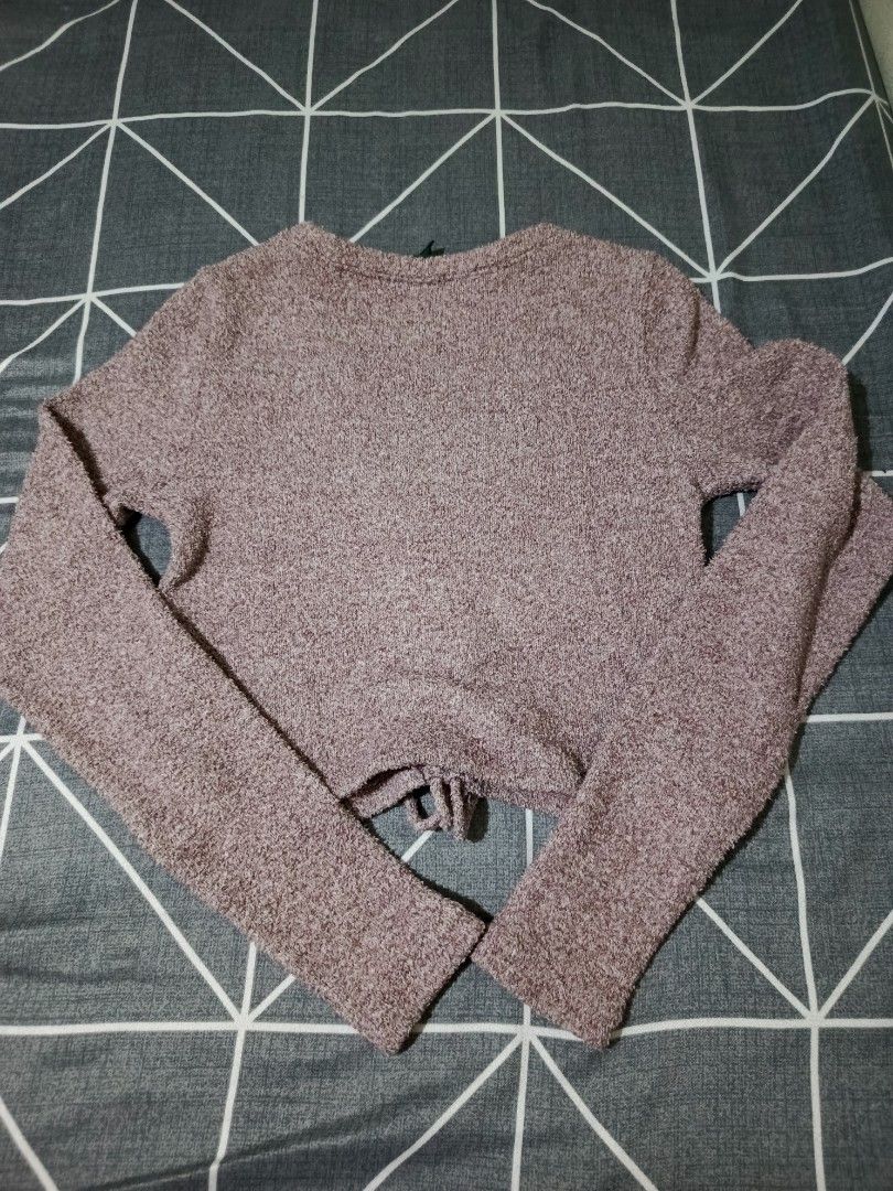 Wild Fable Mauve Chenille Drawstring V-Neck Crop Top (Category: Blouses) located in Marikina City. Submitted by kitchay143 (Listing ID 1441942111, Image 2). Description: - Brand: Wild Fable - Style: Mauve Chenille Crop Top - Features: Long sleeves, V-neckline - Detail: Adjustable drawstring at front hem.