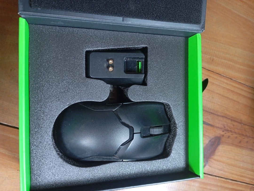 (READ DESCRIPTION) Razer Viper Ultimate (Category: Mouse & Mousepads) located in Valenzuela. Submitted by hyrotitania (Listing ID 1441876385, Image 2). Description: For sale for 1400 Razer Viper Ultimate Mouse Includes -Mouse -Dock -Box lost the receiver and cable broke down both still work mouse and dock when I last used it Meetup along edsa carousel negotiable to sure buyer.