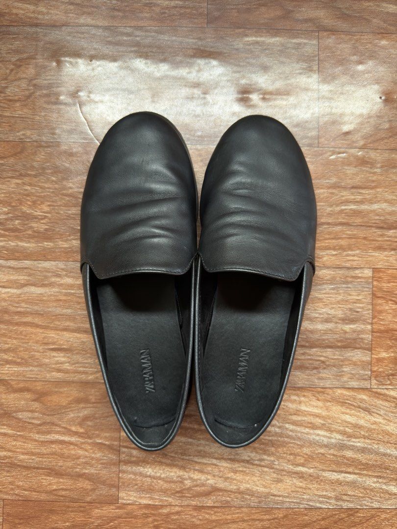 ZARA Black Leather Mules Slip On Shoes (Category: Casual Shoes) located in Caloocan City. Submitted by re-fit (Listing ID 1441865542, Image 1). Description: - Size 39 for men, 40 for women. This runs a little wide so if you're size 40 Men, this will fit you. - Used thrice only - Leather creasing from wear - No box..