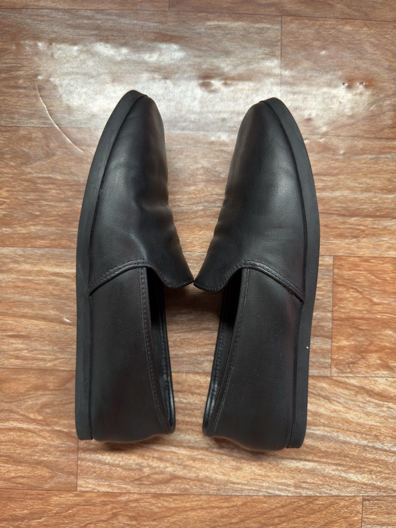ZARA Black Leather Mules Slip On Shoes (Category: Casual Shoes) located in Caloocan City. Submitted by re-fit (Listing ID 1441865542, Image 3). Description: - Size 39 for men, 40 for women. This runs a little wide so if you're size 40 Men, this will fit you. - Used thrice only - Leather creasing from wear - No box..