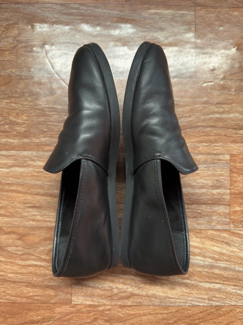ZARA Black Leather Mules Slip On Shoes (Category: Casual Shoes) located in Caloocan City. Submitted by re-fit (Listing ID 1441865542, Image 2). Description: - Size 39 for men, 40 for women. This runs a little wide so if you're size 40 Men, this will fit you. - Used thrice only - Leather creasing from wear - No box..